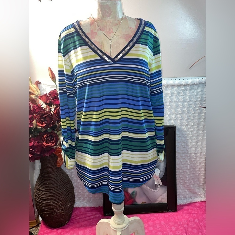Daily 3/$25NWT NOTATIONS V NECK SILVER SEQUINS LONG SLEEVE TAILORED SIZE LARGE